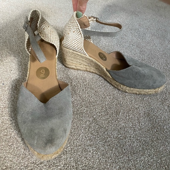 Passant Espadrille Wedges - Picture 2 of 3